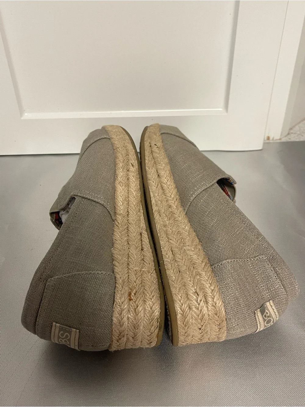 Skechers Bobs Women’s Taupe Shoes Sz 8
